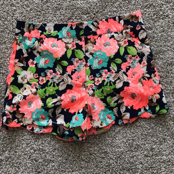 Pants - Floral Cuffed Shorts